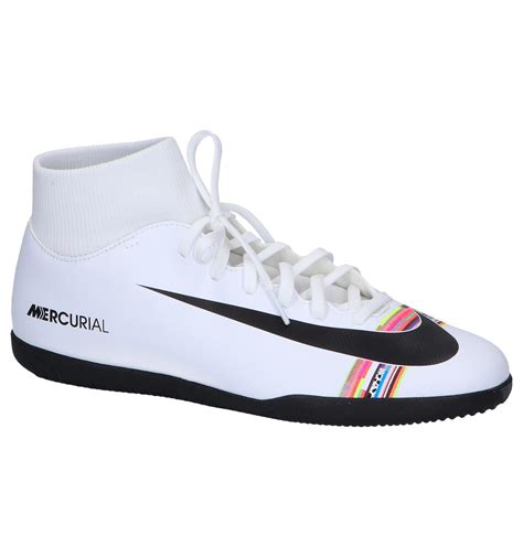 nike zaalvoetbalschoenen maat 43|Zaalvoetbalschoenen en indoor voetbalschoenen. Nike NL.